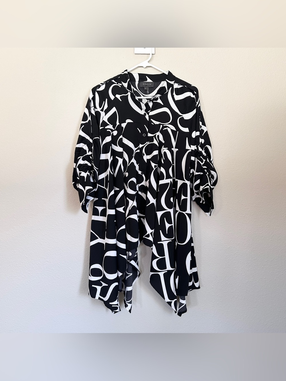 Gracia High Low Button Down Top Black White